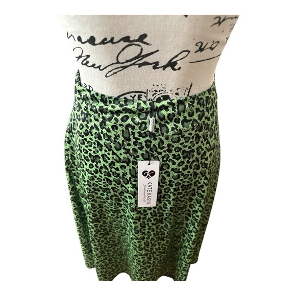 Green Leopard Skirt Size Small - Picture 6 of 8